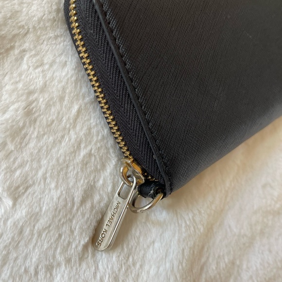 Michael Kors Wallet - Picture 4 of 8